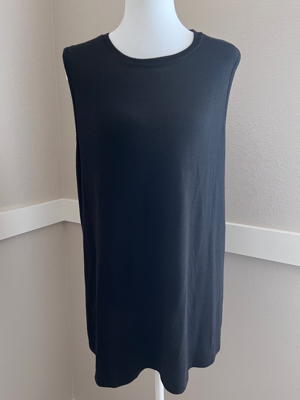 H&M Black Sleeveless Side-Slit Tunic Tank Top - Size L
